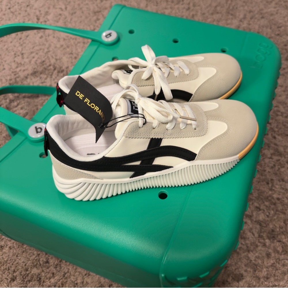 Vintage Women’s De Florance White and Black Sneakers, Size 9